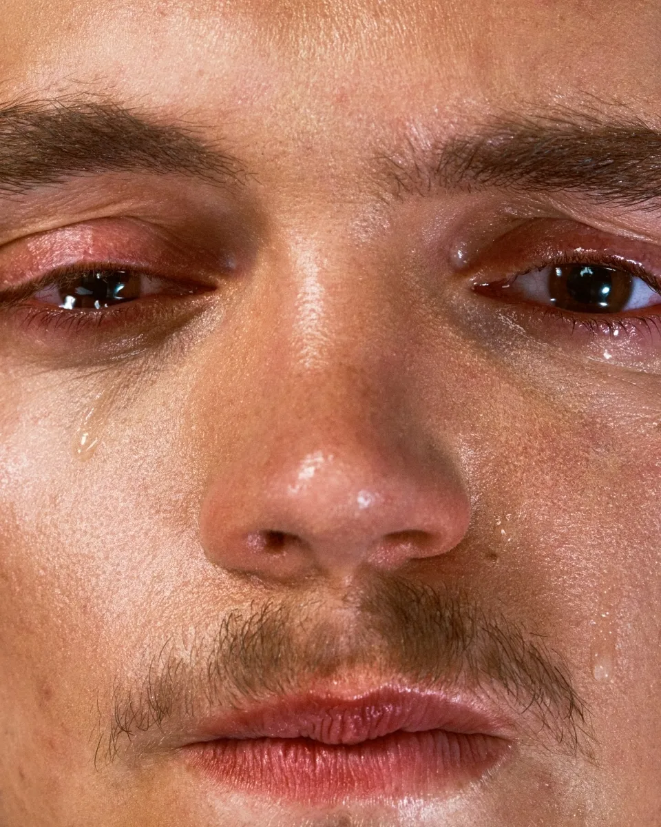 Après t'avoir bordé tendrement, je meurs