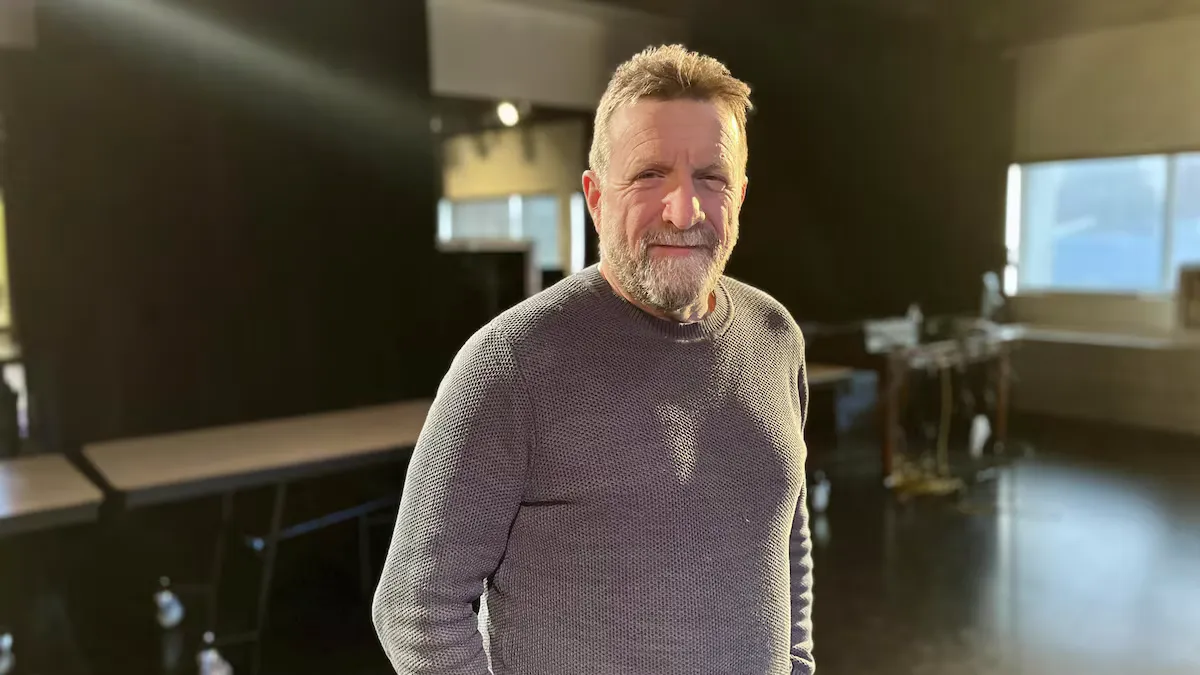 Roger Léger joue un résident de la zone tampon dans la pièce « Fondre »