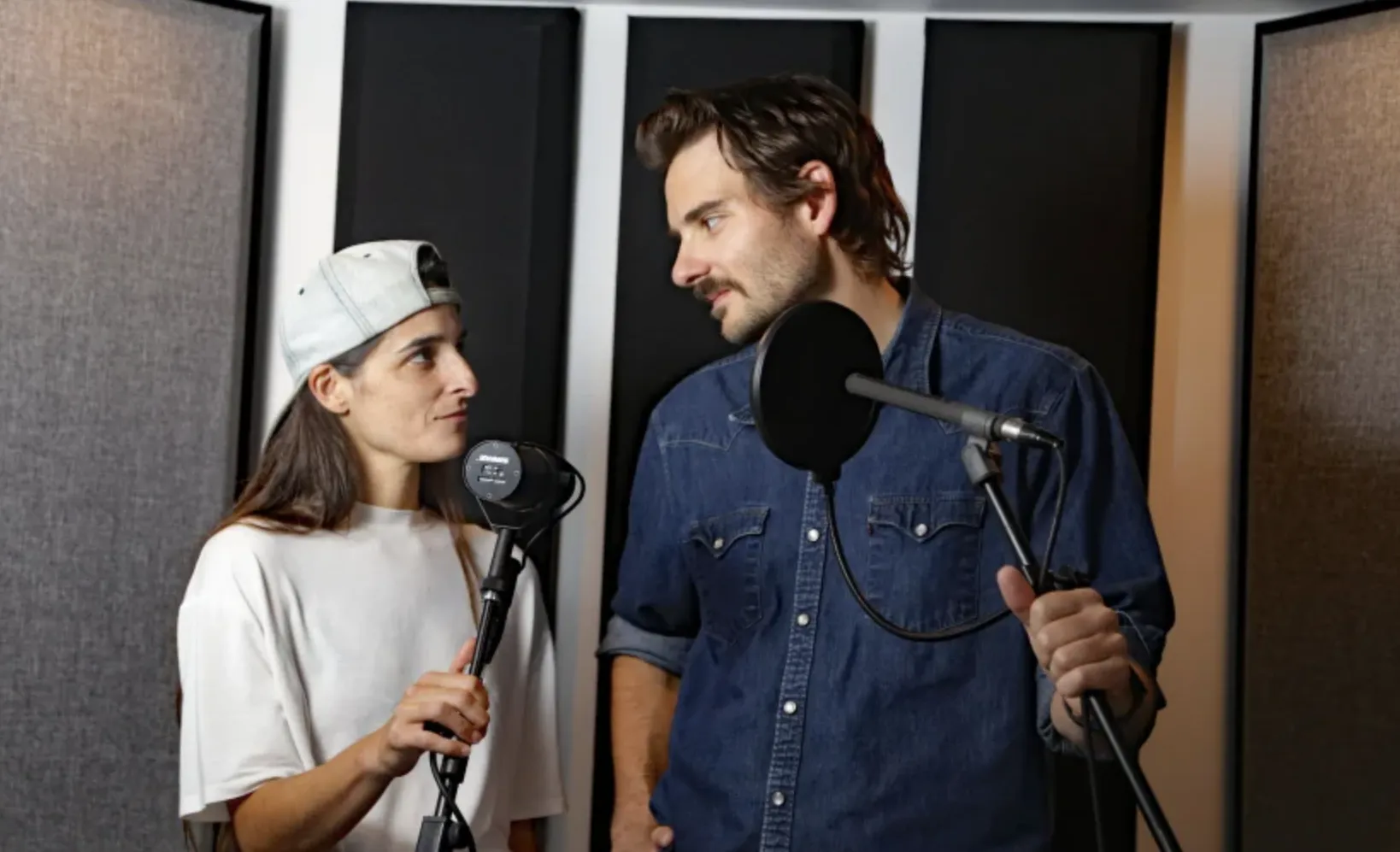 Là où la poussière se dépose : l’intimité du balado, mais au théâtre